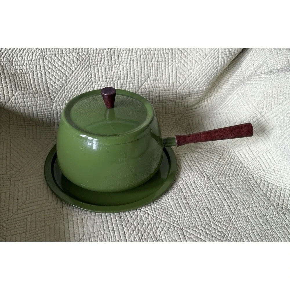 VTG Avocado Green Fondue Pot Lid Wood Handle Tray Mid Century Modern MCM Decor
